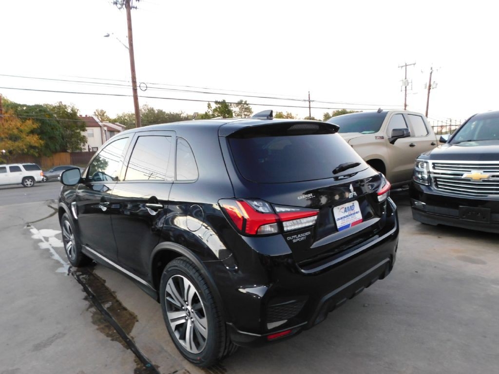 2022 Mitsubishi Outlander Image 5