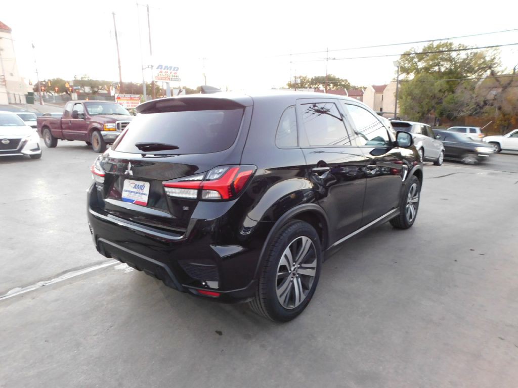 2022 Mitsubishi Outlander Image 7