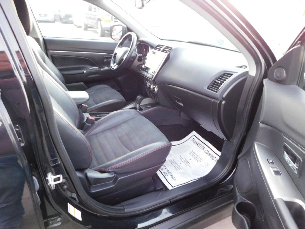 2022 Mitsubishi Outlander Image 12