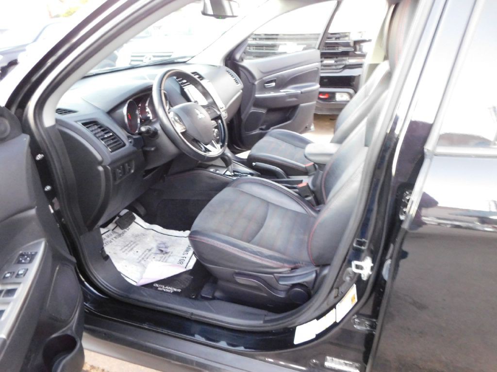 2022 Mitsubishi Outlander Image 17