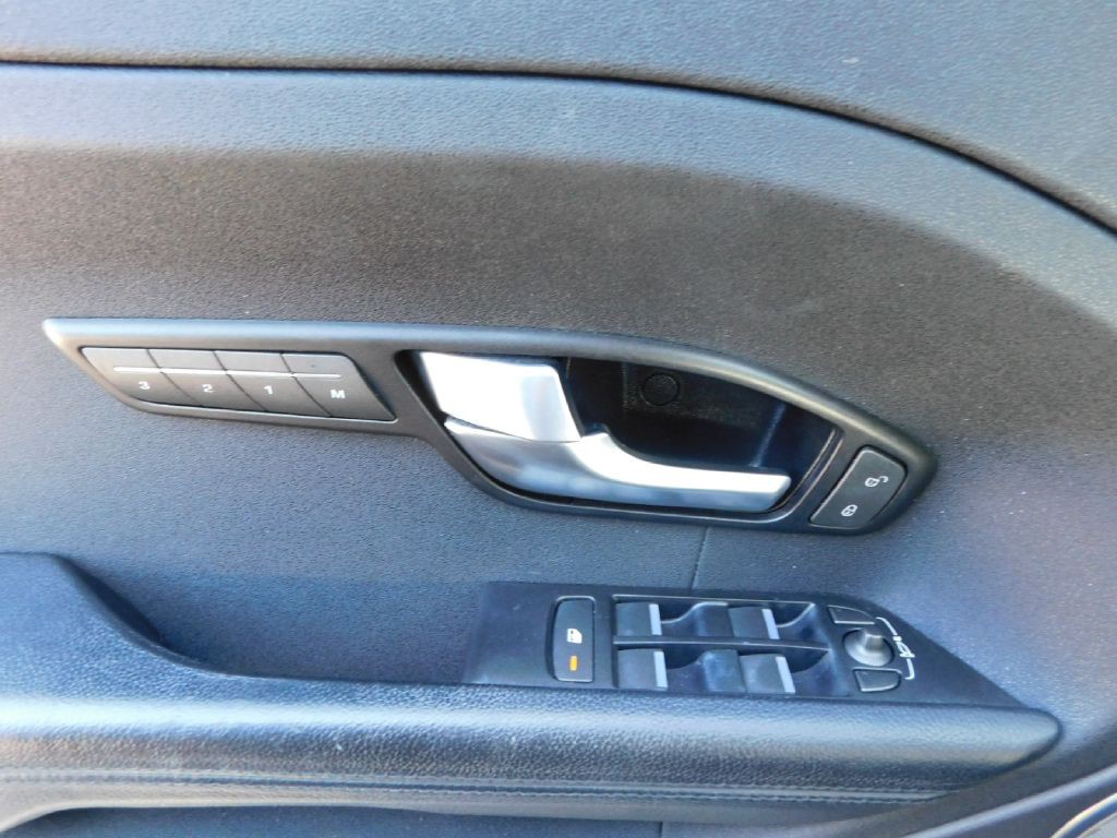 2015 Land Rover Range Rover Evoque Image 32
