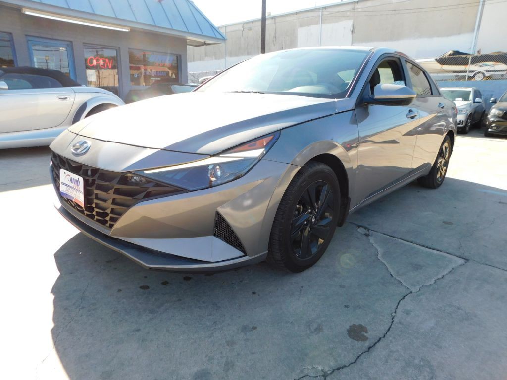 2023 Hyundai Elantra Image 3