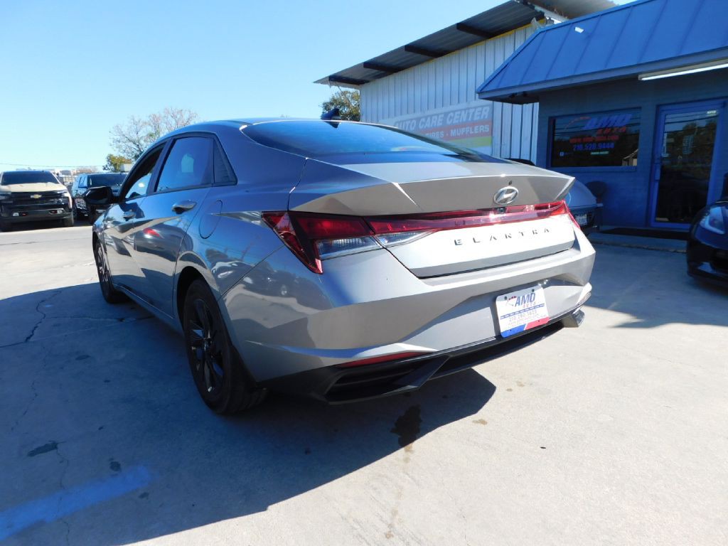 2023 Hyundai Elantra Image 5