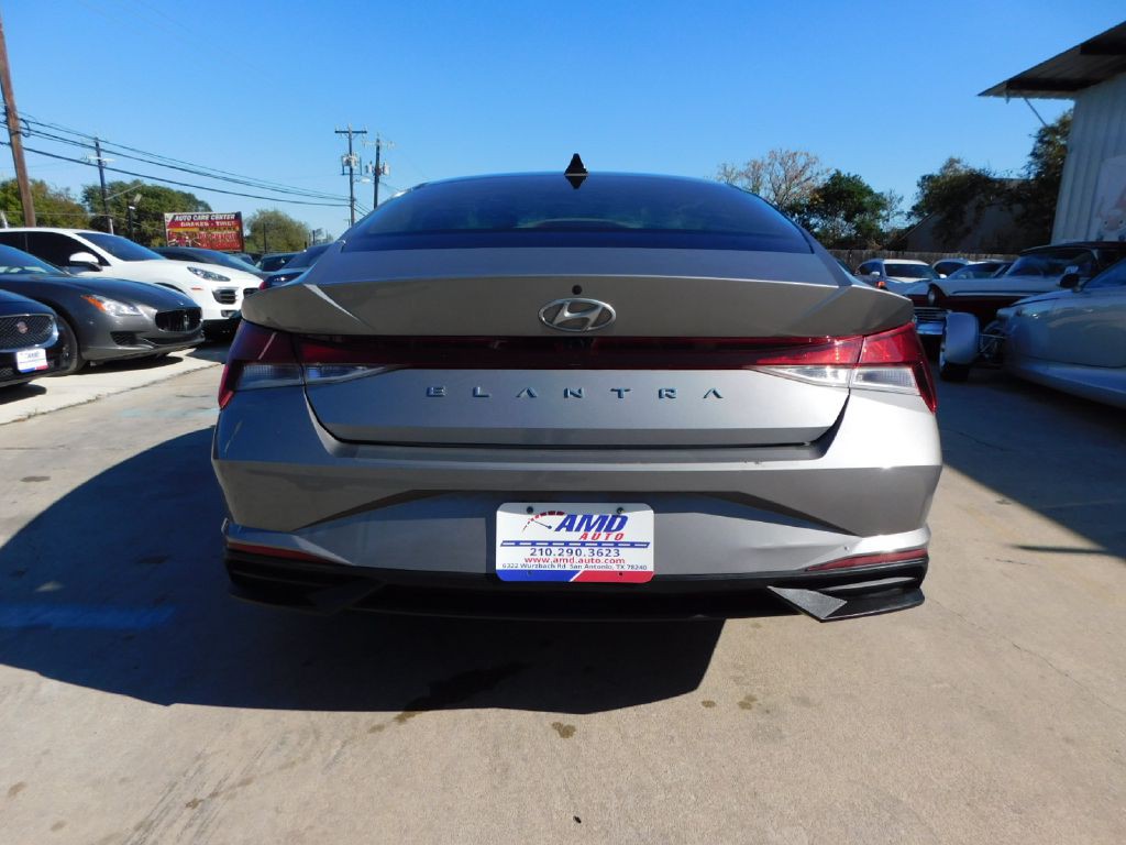 2023 Hyundai Elantra Image 6