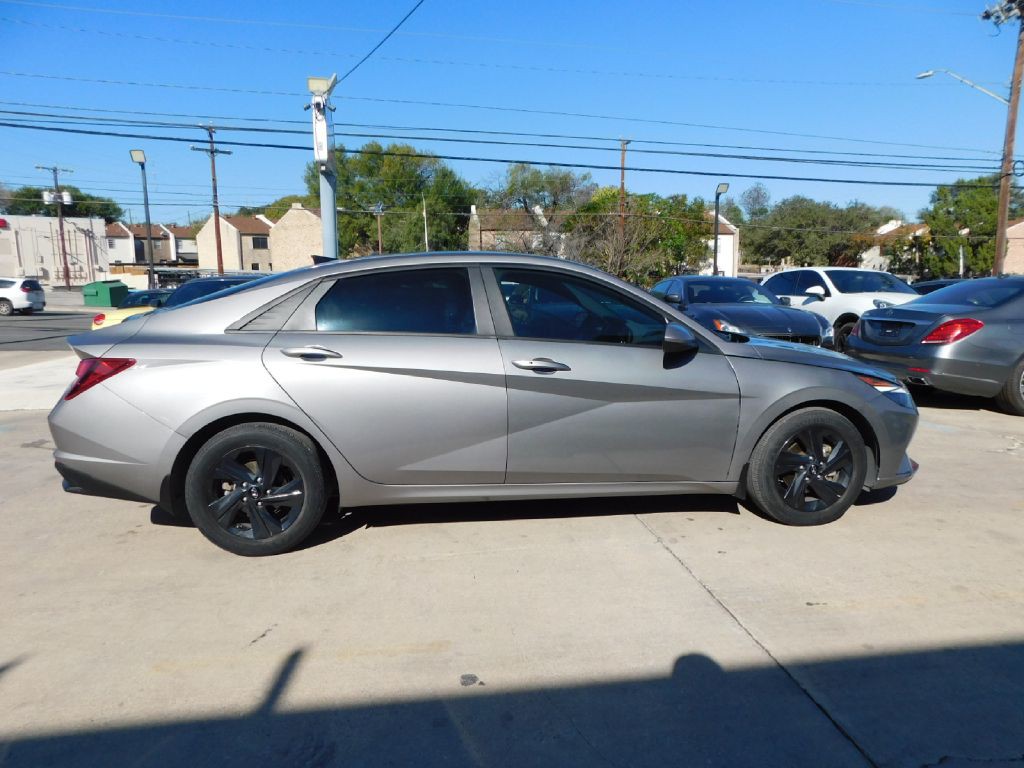 2023 Hyundai Elantra Image 8