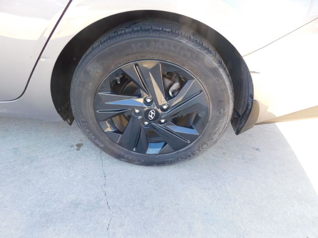 2023 Hyundai Elantra Image 10