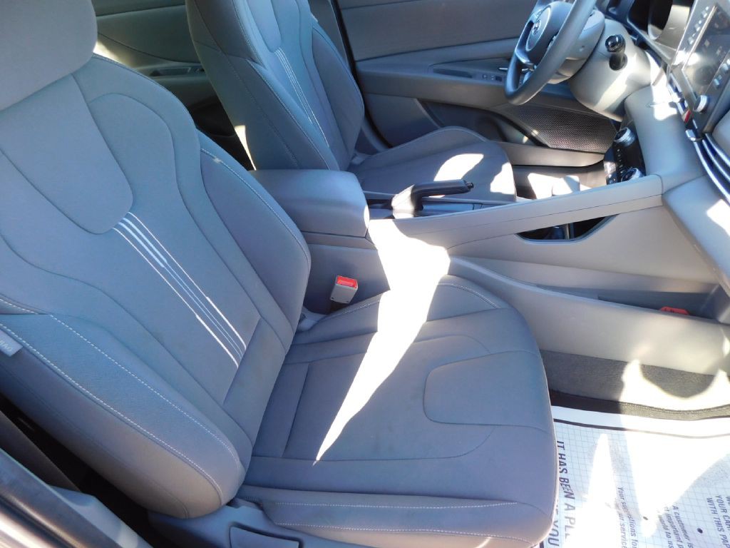 2023 Hyundai Elantra Image 13