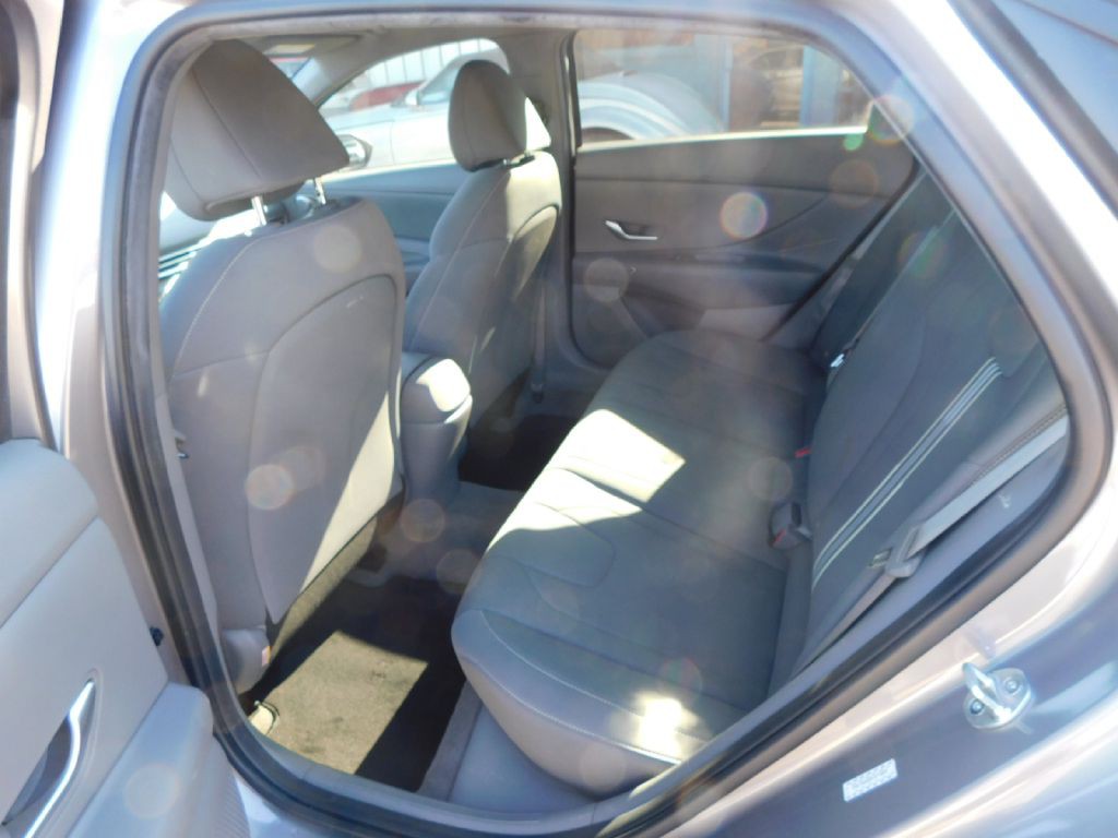 2023 Hyundai Elantra Image 16