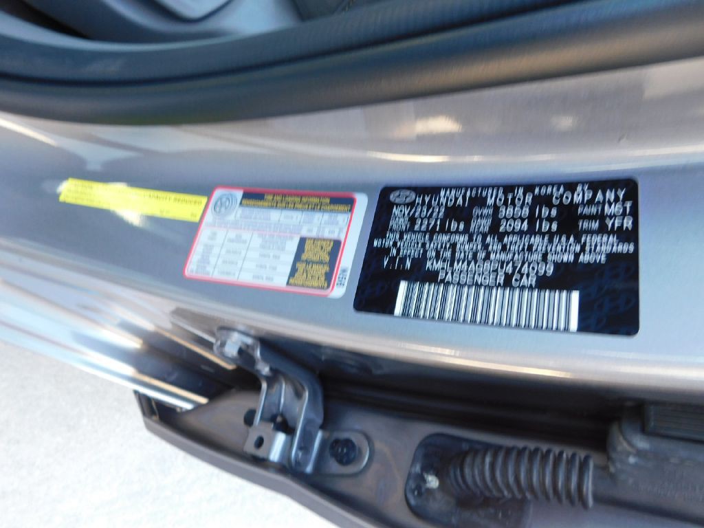 2023 Hyundai Elantra Image 18