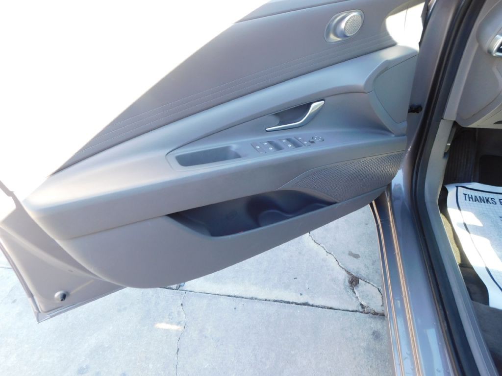 2023 Hyundai Elantra Image 19