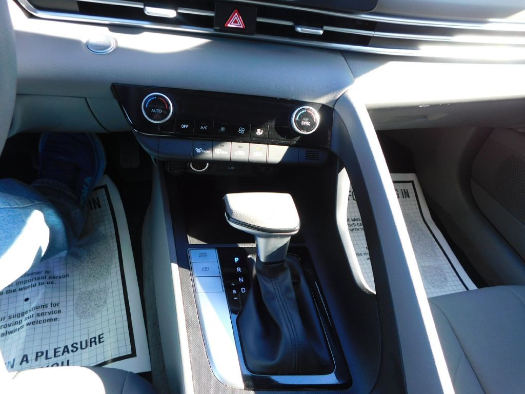 2023 Hyundai Elantra Image 23