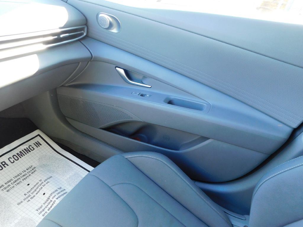 2023 Hyundai Elantra Image 24