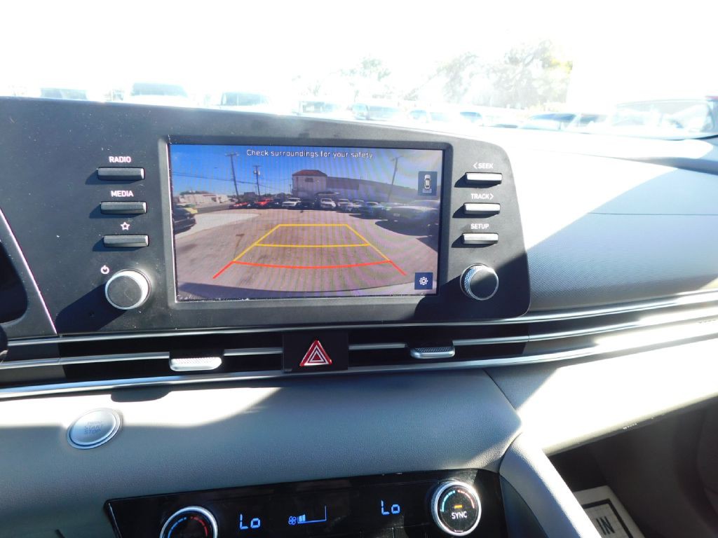 2023 Hyundai Elantra Image 25