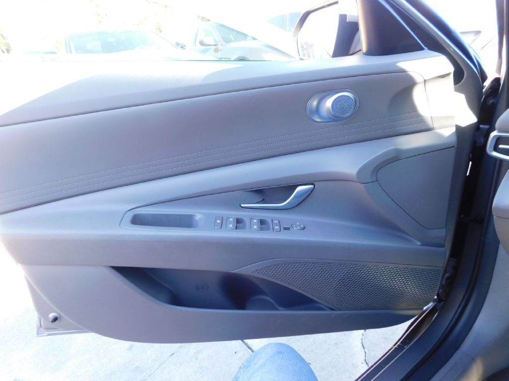 2023 Hyundai Elantra Image 29