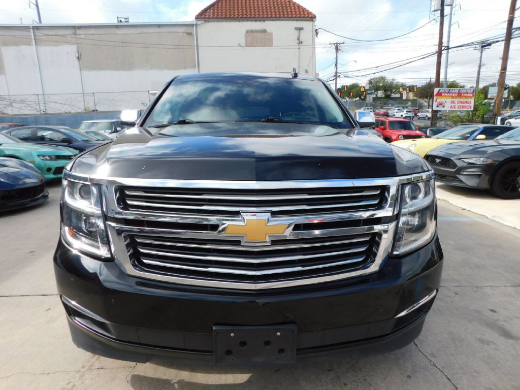 2018 Chevrolet Suburban Image 2