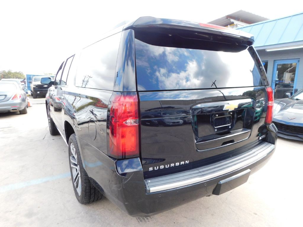 2018 Chevrolet Suburban Image 5