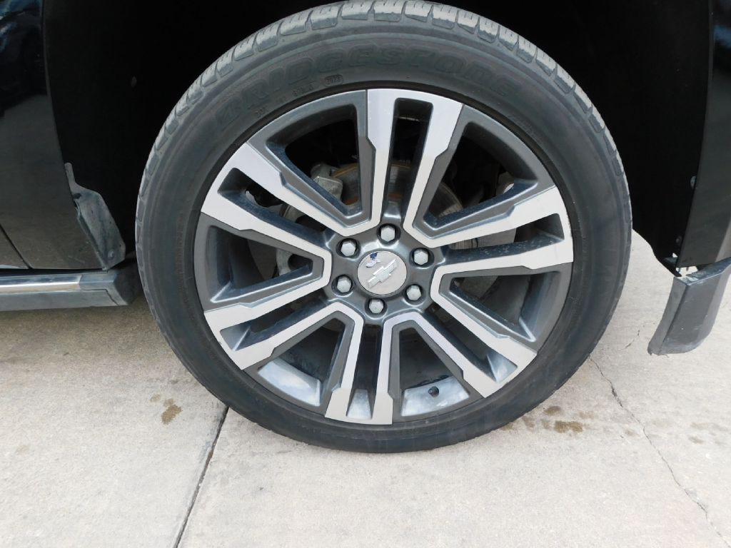 2018 Chevrolet Suburban Image 9