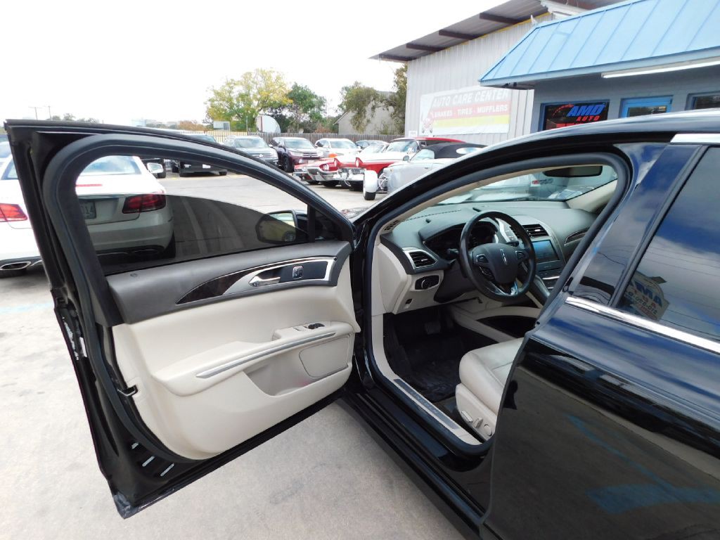 2016 Lincoln MKZ Image 24