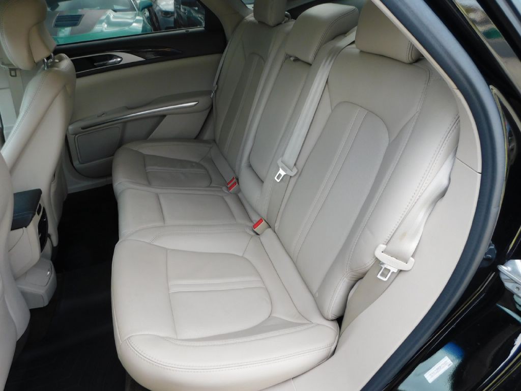 2016 Lincoln MKZ Image 28