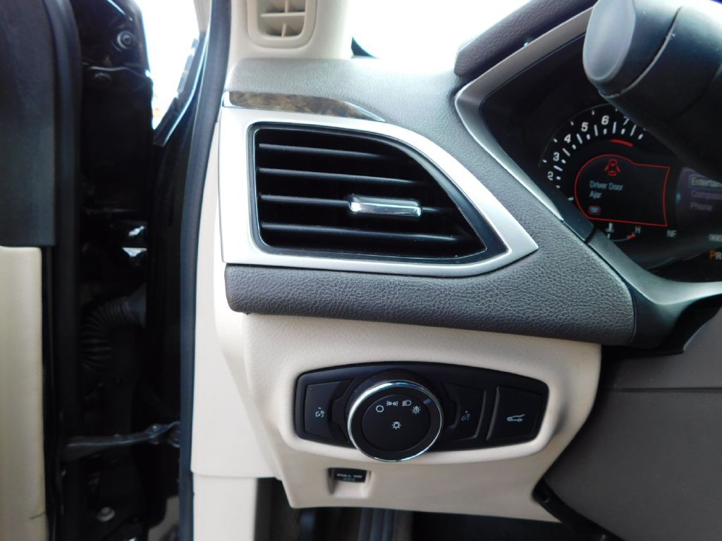 2016 Lincoln MKZ Image 31