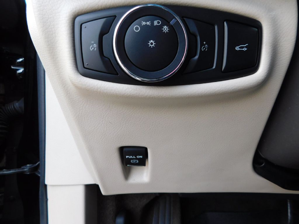 2016 Lincoln MKZ Image 32