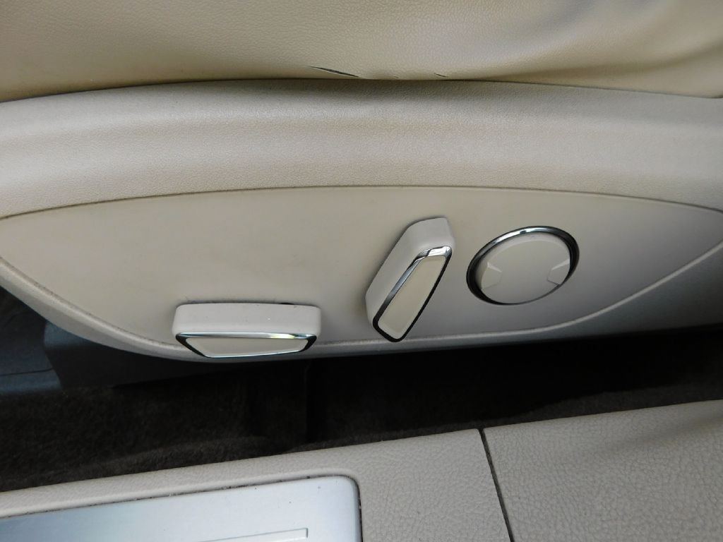 2016 Lincoln MKZ Image 36