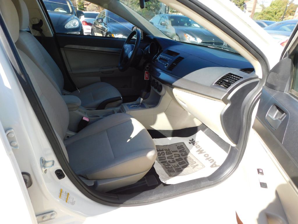 2013 Mitsubishi Lancer Image 13