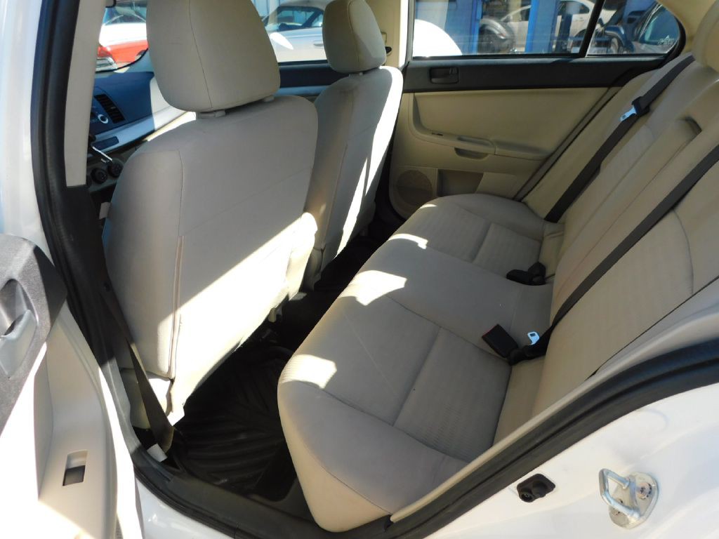 2013 Mitsubishi Lancer Image 16