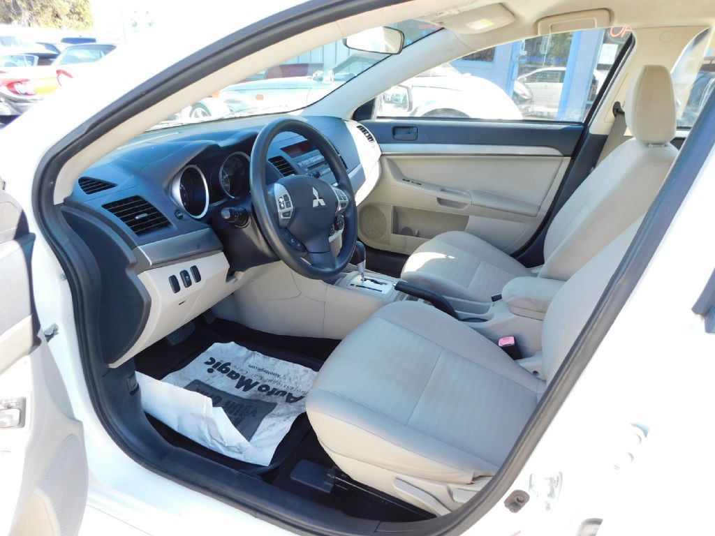 2013 Mitsubishi Lancer Image 17