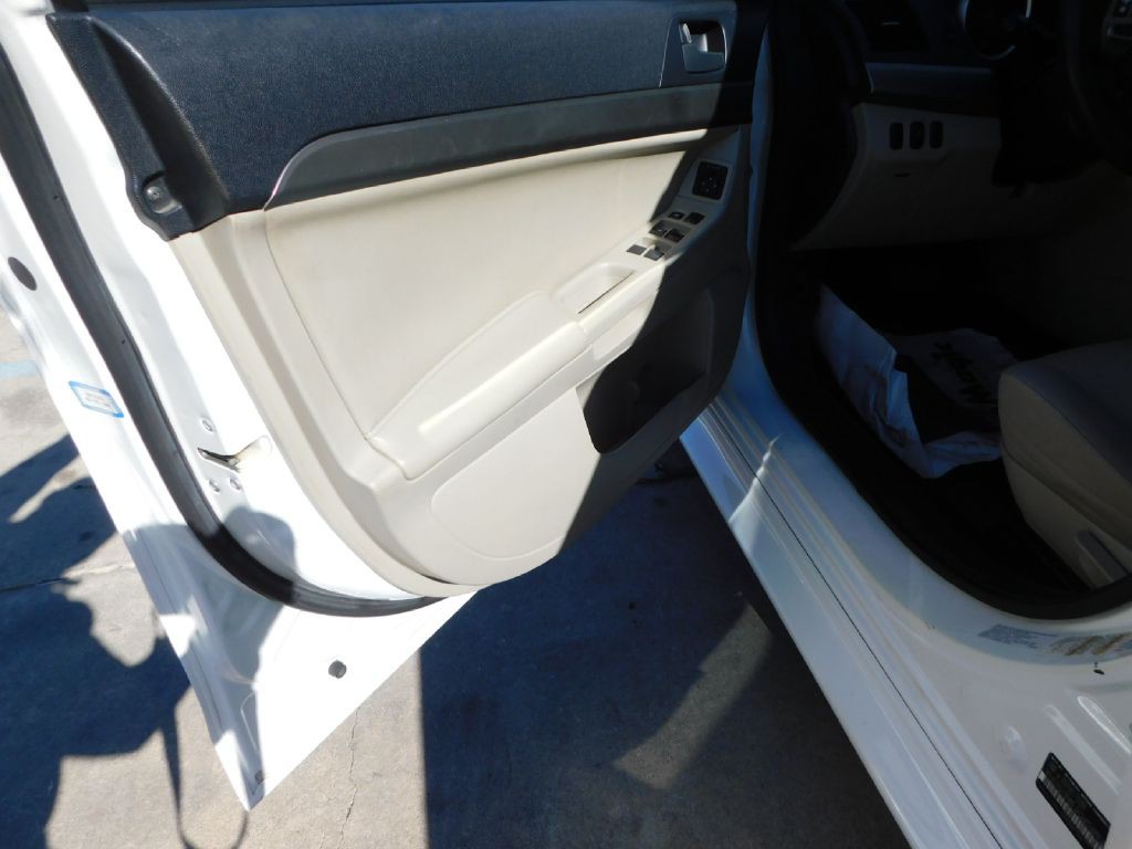 2013 Mitsubishi Lancer Image 18