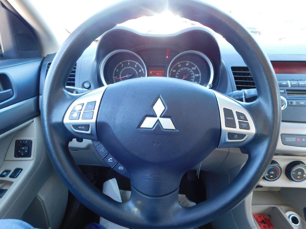 2013 Mitsubishi Lancer Image 22