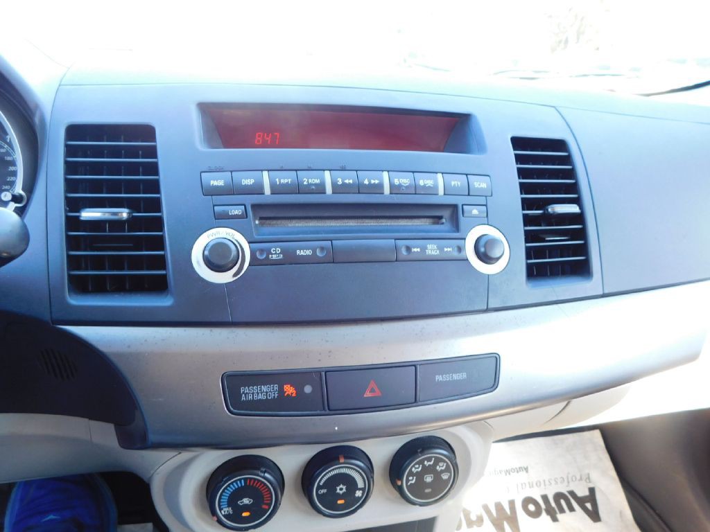 2013 Mitsubishi Lancer Image 23