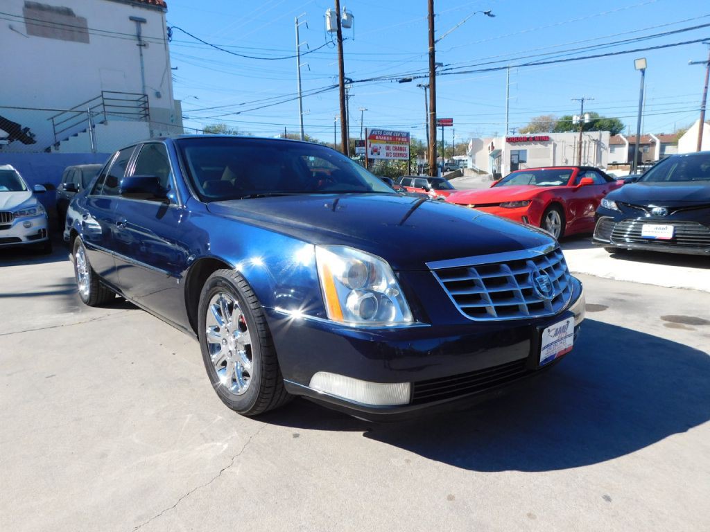 2009 Cadillac DTS Image 1