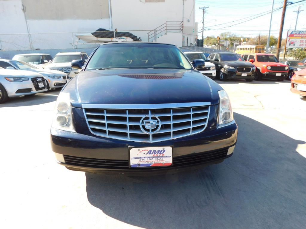 2009 Cadillac DTS Image 2
