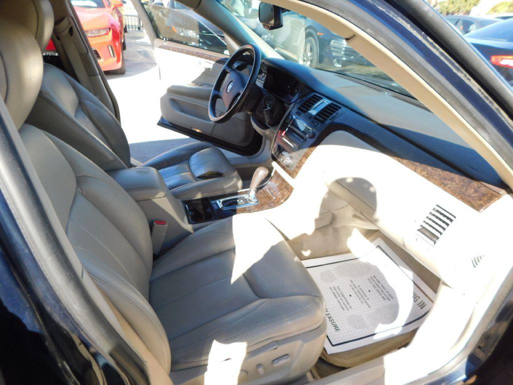 2009 Cadillac DTS Image 13