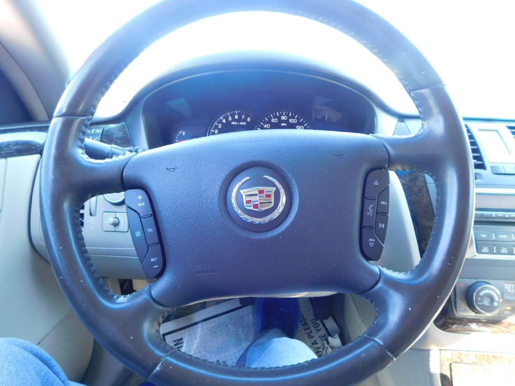 2009 Cadillac DTS Image 19