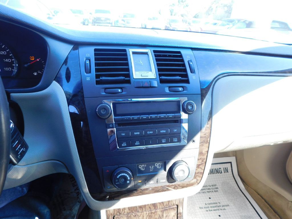 2009 Cadillac DTS Image 20