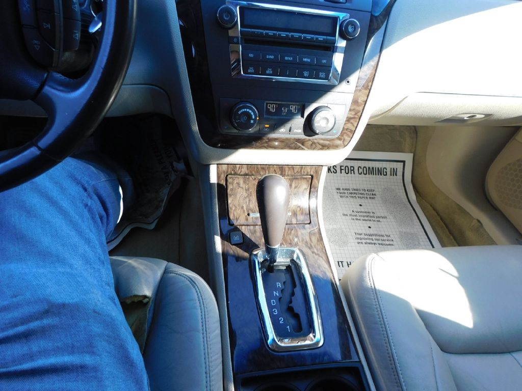 2009 Cadillac DTS Image 22