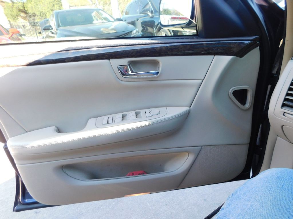 2009 Cadillac DTS Image 23