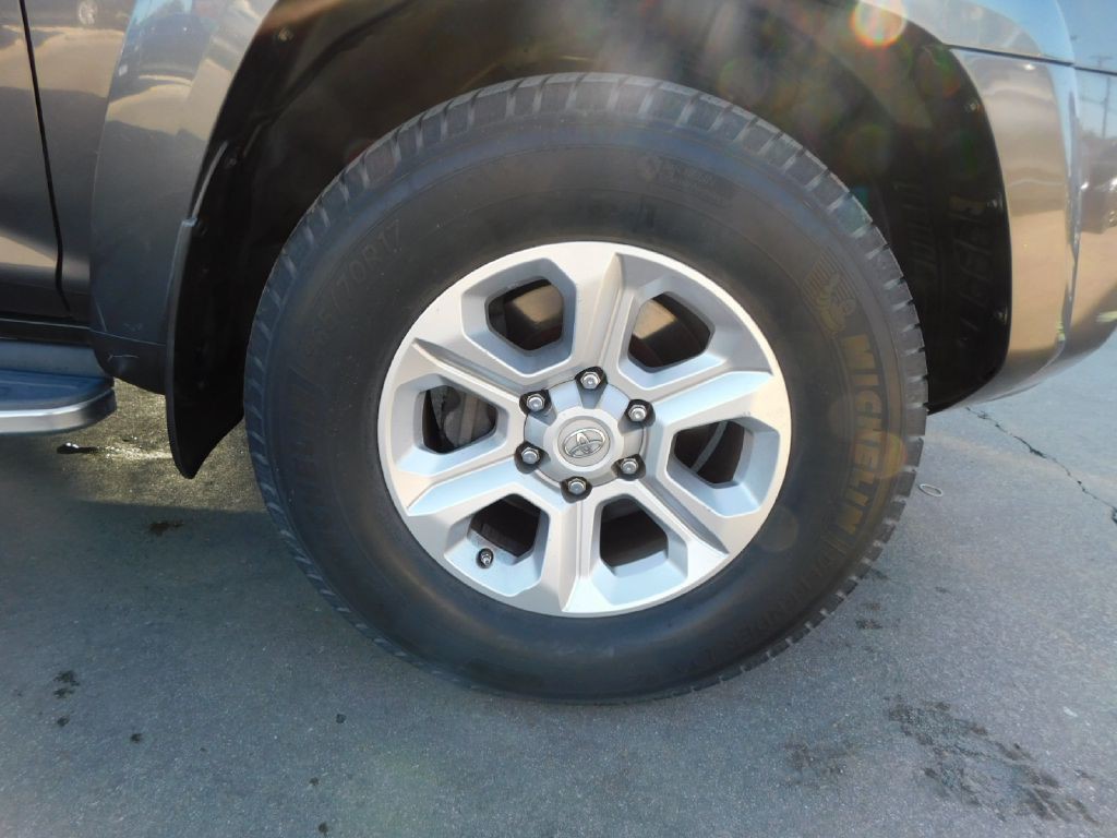 2015 Toyota 4Runner Image 9