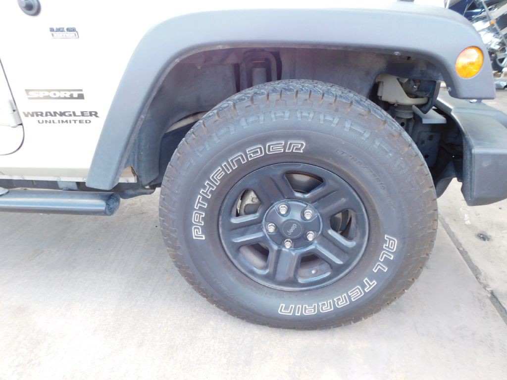 2017 Jeep Wrangler Unlimited Image 9