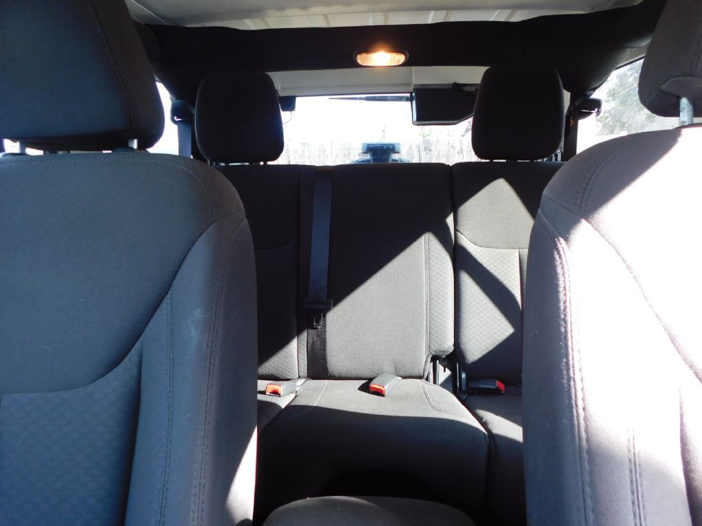 2017 Jeep Wrangler Unlimited Image 32