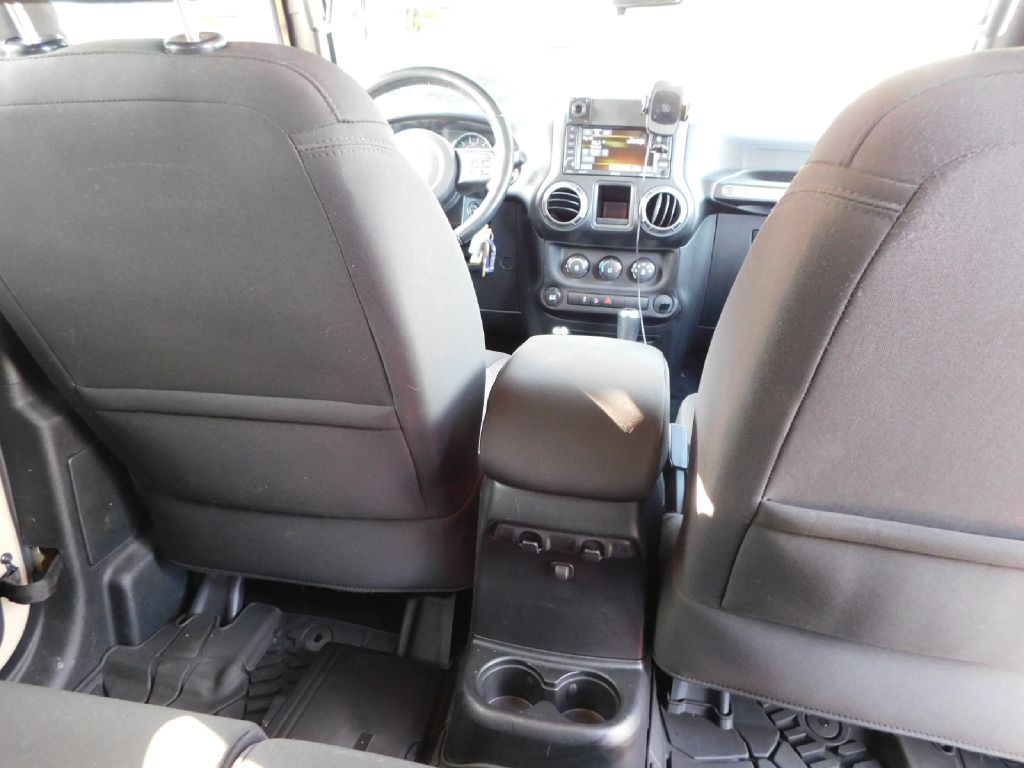 2017 Jeep Wrangler Unlimited Image 34