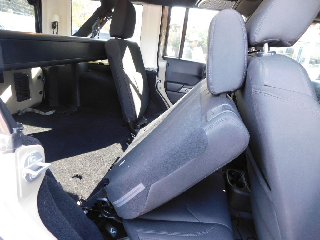 2017 Jeep Wrangler Unlimited Image 36