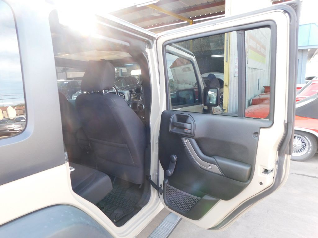 2017 Jeep Wrangler Unlimited Image 38