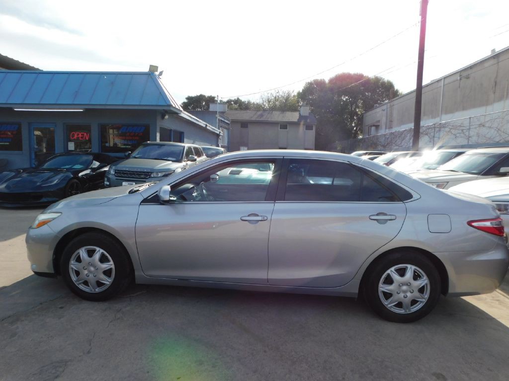 2016 Toyota Camry Image 4