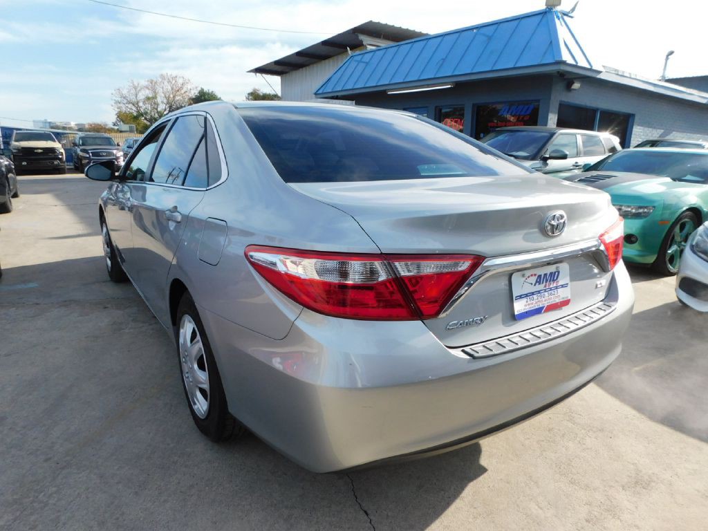 2016 Toyota Camry Image 5