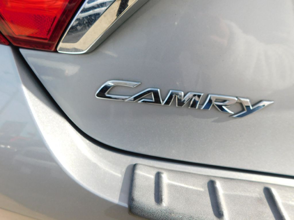2016 Toyota Camry Image 10