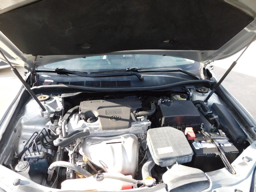 2016 Toyota Camry Image 13