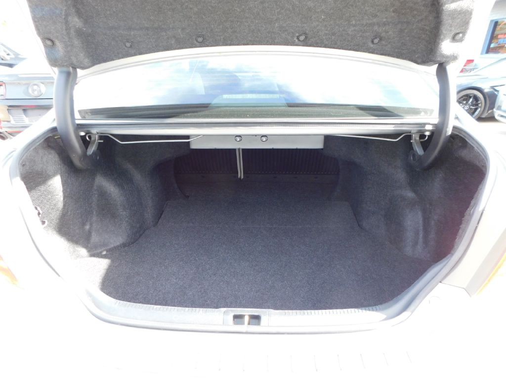 2016 Toyota Camry Image 14